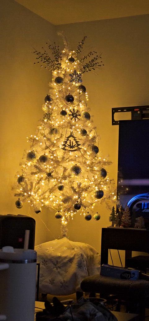 HOMCOM 5.9 Artificial White Christmas Tree with Decorations