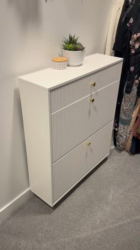HOMCOM Narrow Shoe Storage Cabinet with Wave-like Panels and